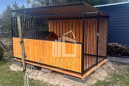 Kojec dla psów 2x3m - Drewniana podłoga - ściana zabudowana drewnem ID597, Wielkopolskie, Września