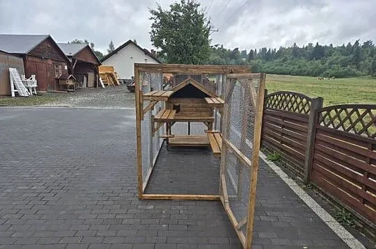 Buda dla kota z wolierą, Małopolskie, Jordanów