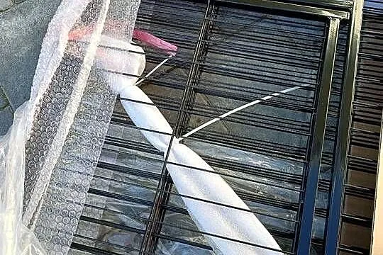 Metalowy kojec dla zwierząt, Małopolskie, Klucze