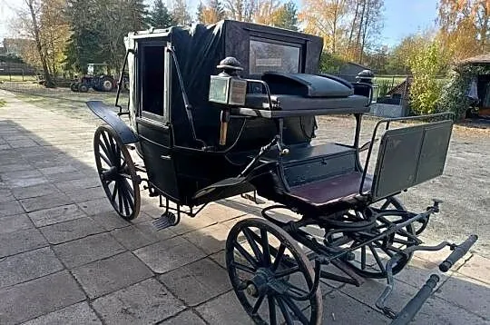 Powóz Konny typu Lando Bryczka, Łódzkie, Dobroń