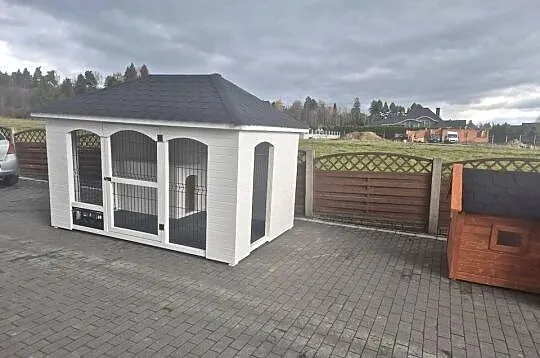 Kojec dla psa z budą, Małopolskie, Jordanów