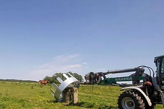 Paśnik dla koni z przykrytymi podporami łukowymi, 12 stanowisk, Lubuskie, Żary