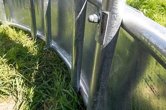 Paśnik dla koni z przykrytymi podporami łukowymi, 12 stanowisk, Lubuskie, Żary