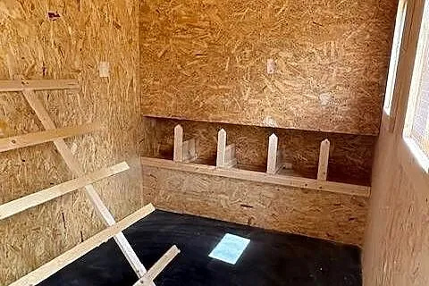 Kurnik ozdobny drewniany, Podkarpackie, Łodzina