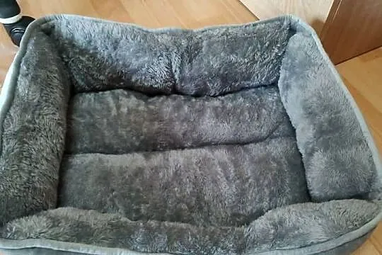 szare, pluszowe legowisko dla zwierząt