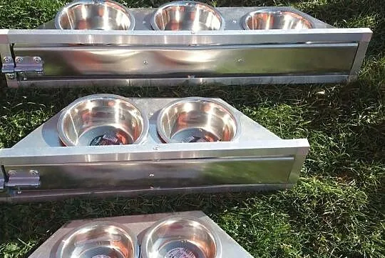 KarmidłaMiski obrotowe aluminiowe