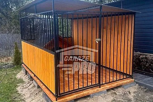 Kojec dla psów 2x3m - Drewniana podłoga - ściana zabudowana drewnem  GP398, Pomorskie, Kwidzyn
