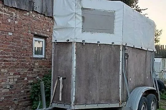 Przyczepa dwukonna