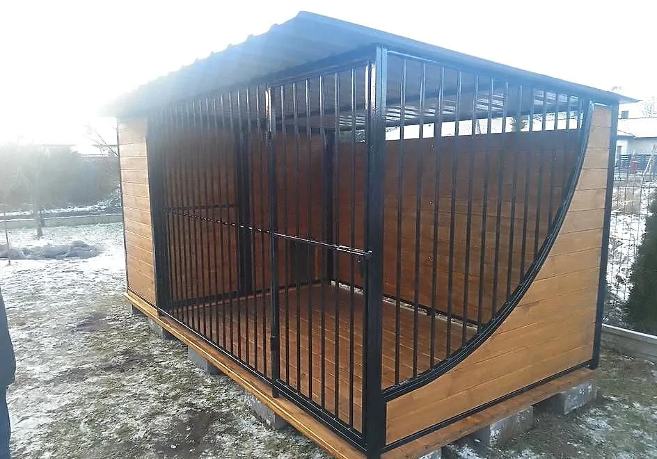 Kojec dla psa 4x2m z ocieplanym pomieszczeniem jako Buda, ciężki, stalowy, Mazowieckie, Piaseczno