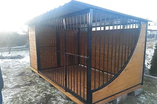 Kojec dla psa 4x2m z ocieplanym pomieszczeniem jako Buda, ciężki, stalowy, Mazowieckie, Piaseczno